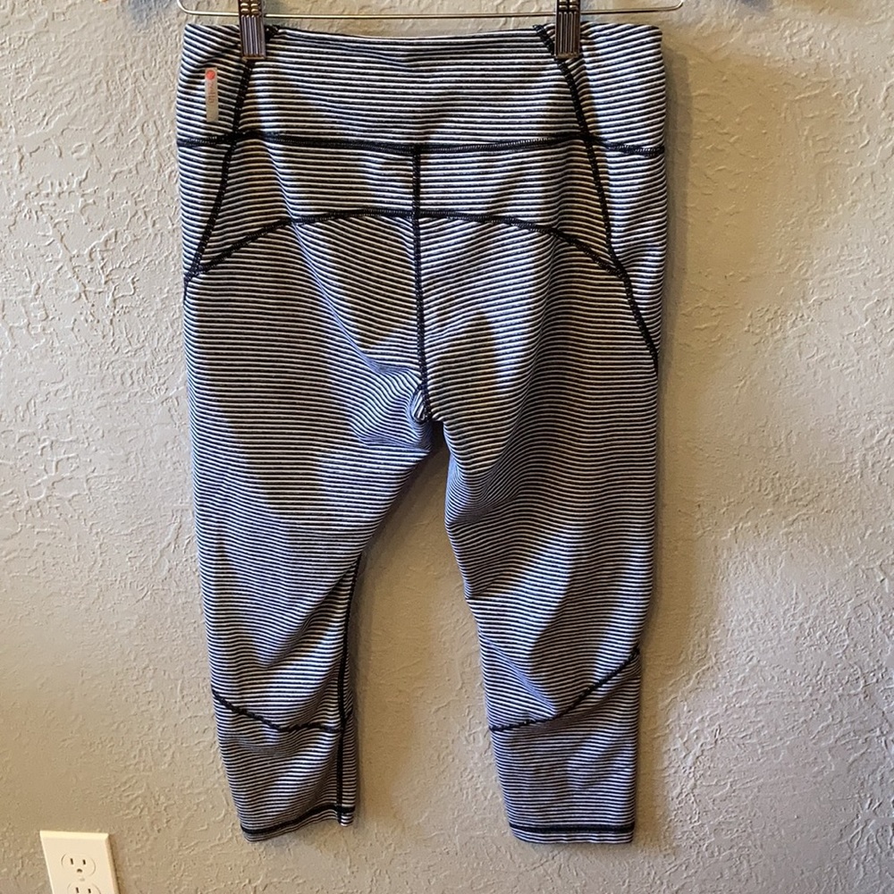 Bundle Two Pair Zella Capri Workout Leggings - Picture 7 of 8